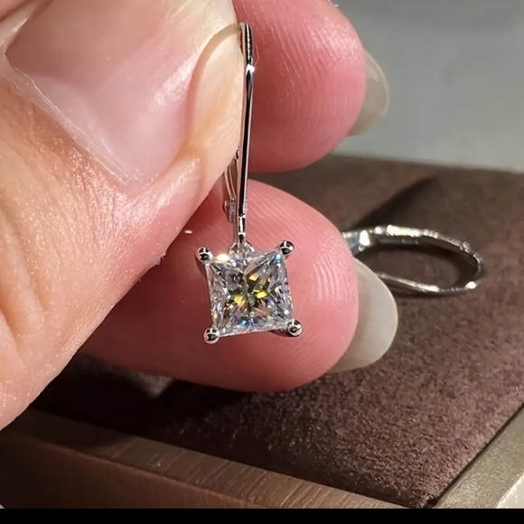 Simulated Diamond Earrings | Sterling Silver | NEW | Hypoallergenic | Zircon 🆕️ - Picture 3 of 4